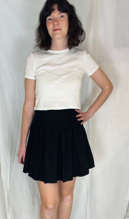Vintage 90s Black Wool Pleated Mini Skirt - Size 8
