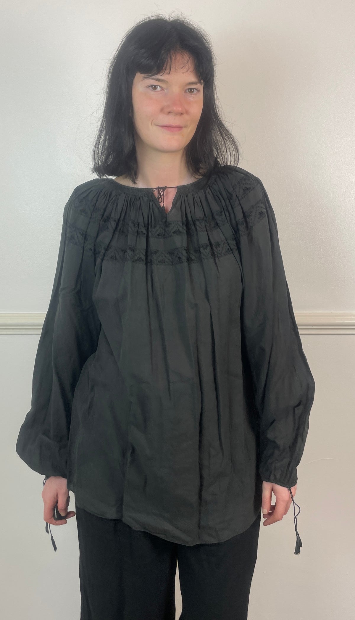 Vintage 90s Black Embroidered Smocked Long Sleeve Trapeze Top - Size 12