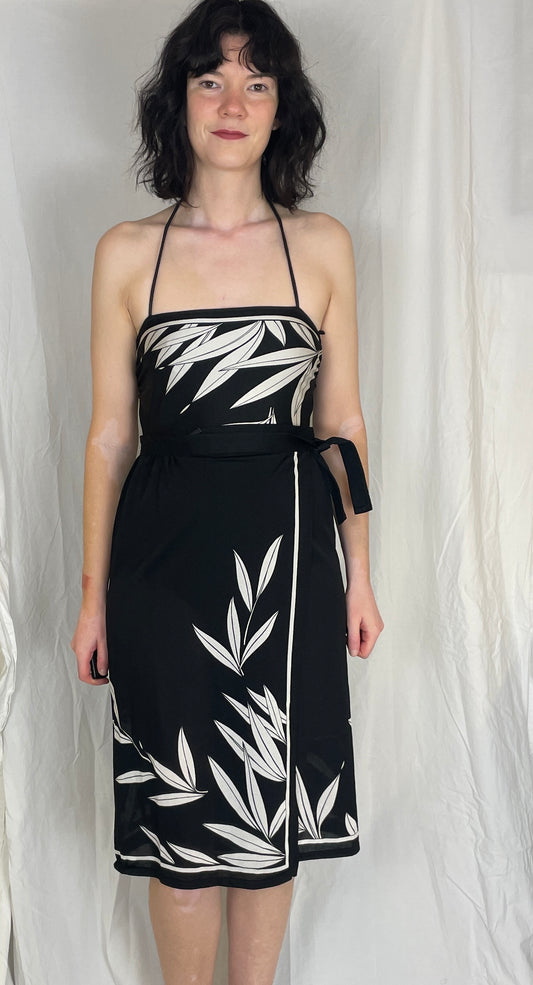 Vintage 80s Black and White Floral Swimsuit with Sarong - Size 12 - scrappingell