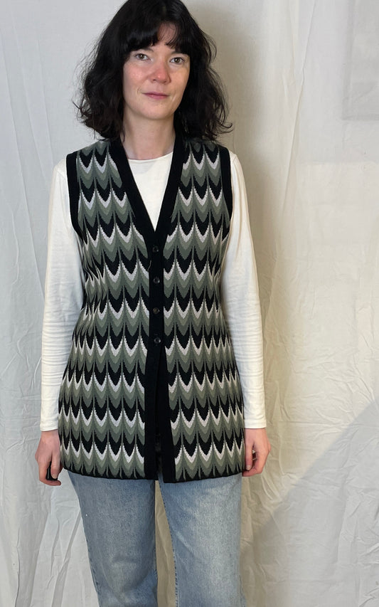 Vintage 70s Black and Grey Chevron Knitted Sleeveless Cardigan - Up To Size 12