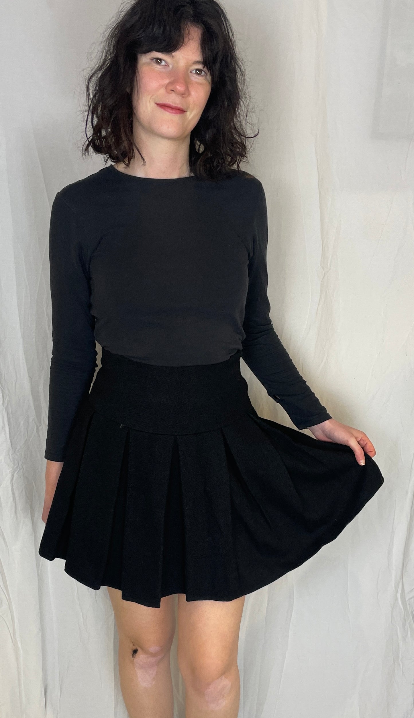 Vintage 90s Black Wool Pleated Mini Skirt - Size 8