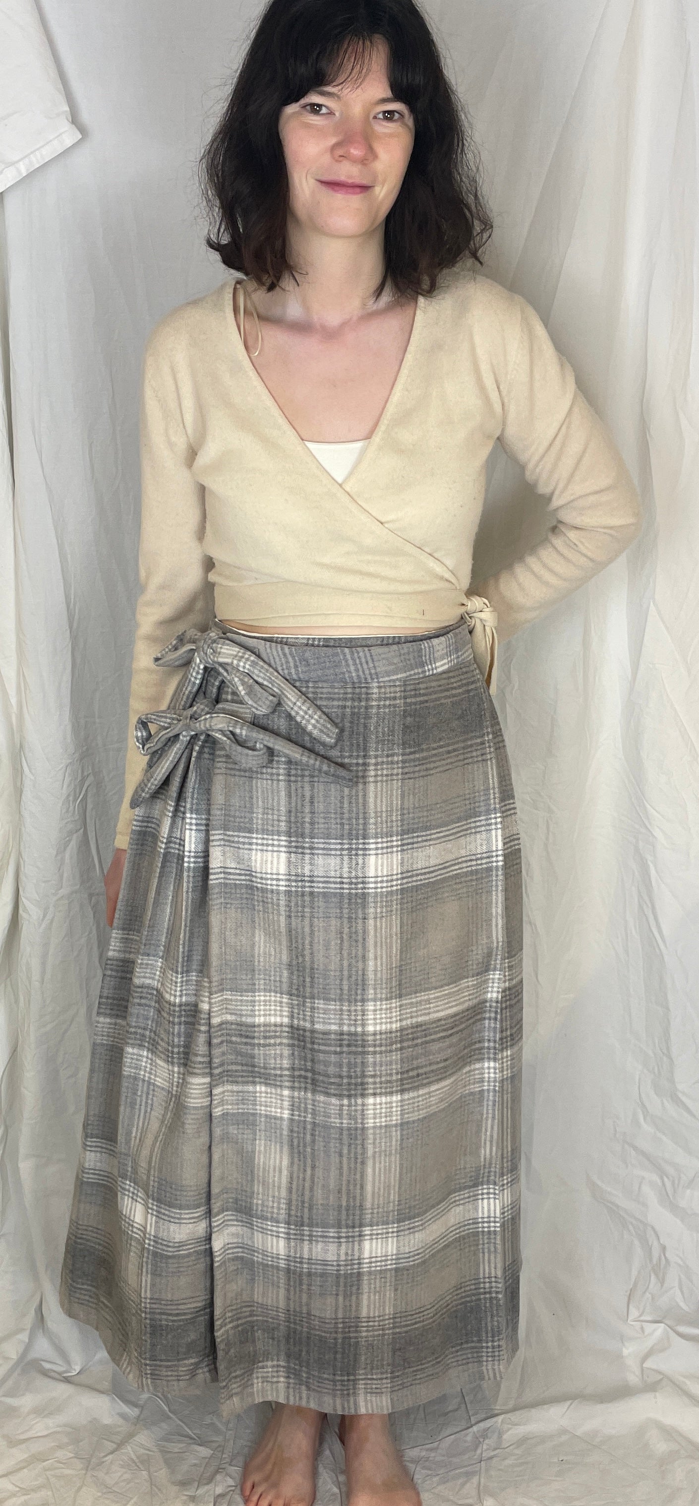 Bonnie Handmade White and Grey Wool Blend Checked Pleated Wrap Maxi Skirt - Size 14 and 16