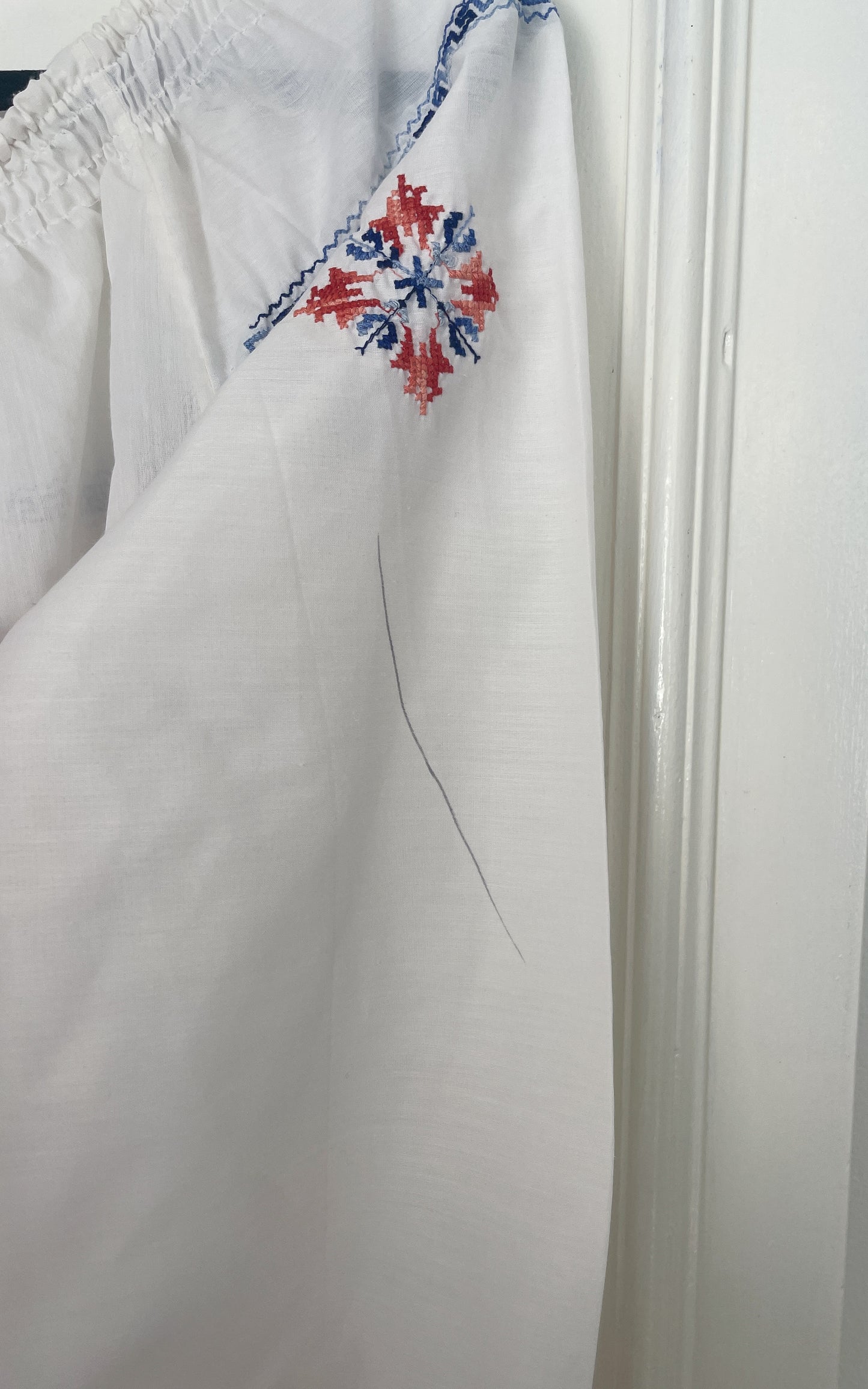 Vintage 90s White Cotton Embroidered Smocked Long Sleeve Top - Size 12