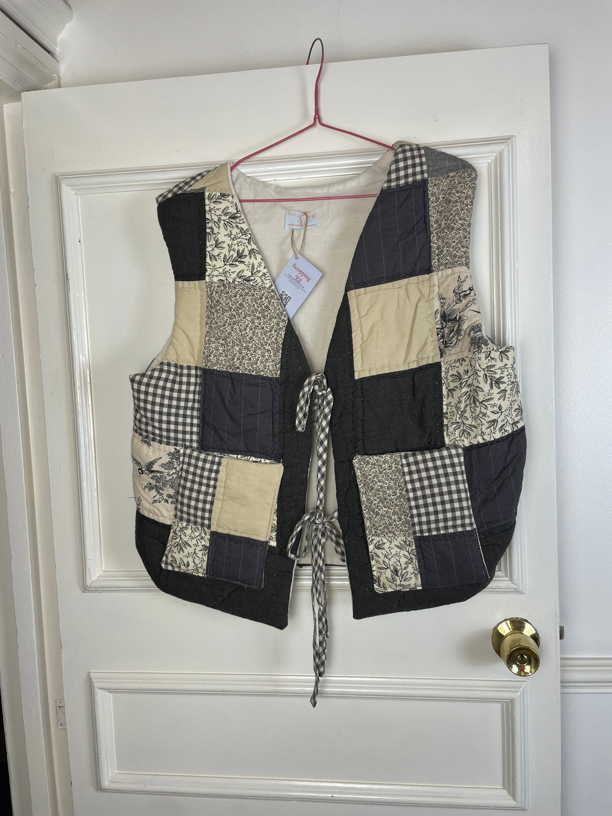 Handmade Black and White Floral Tie Front Quilted Vest Gilet - Size 12