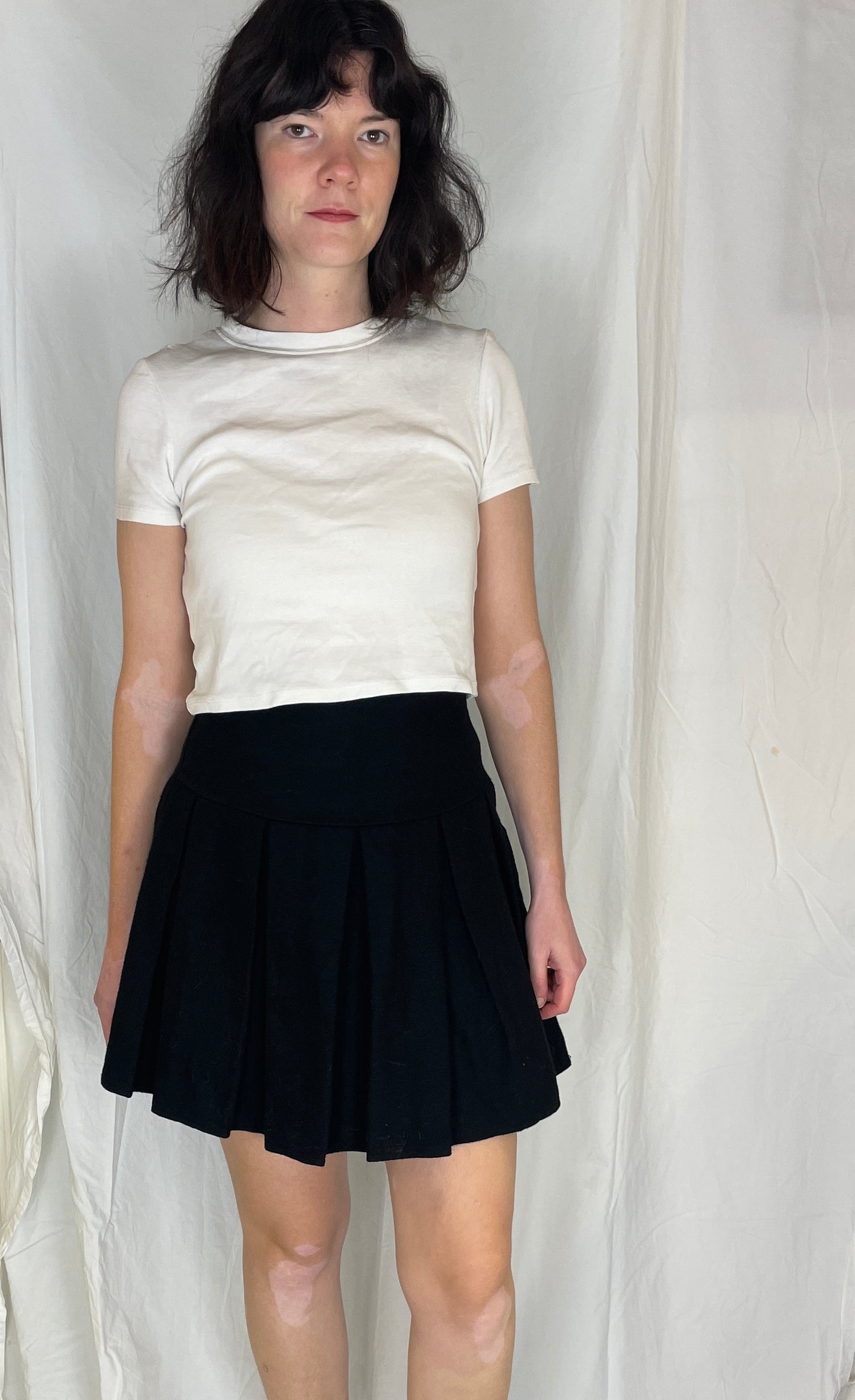 Vintage 90s Black Wool Pleated Mini Skirt - Size 8
