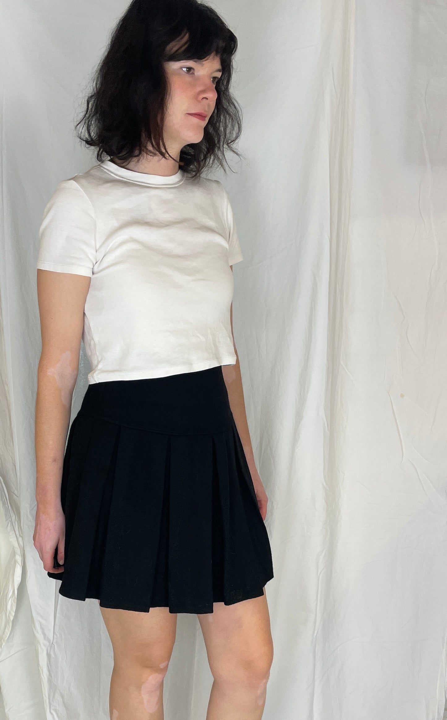 Vintage 90s Black Wool Pleated Mini Skirt - Size 8