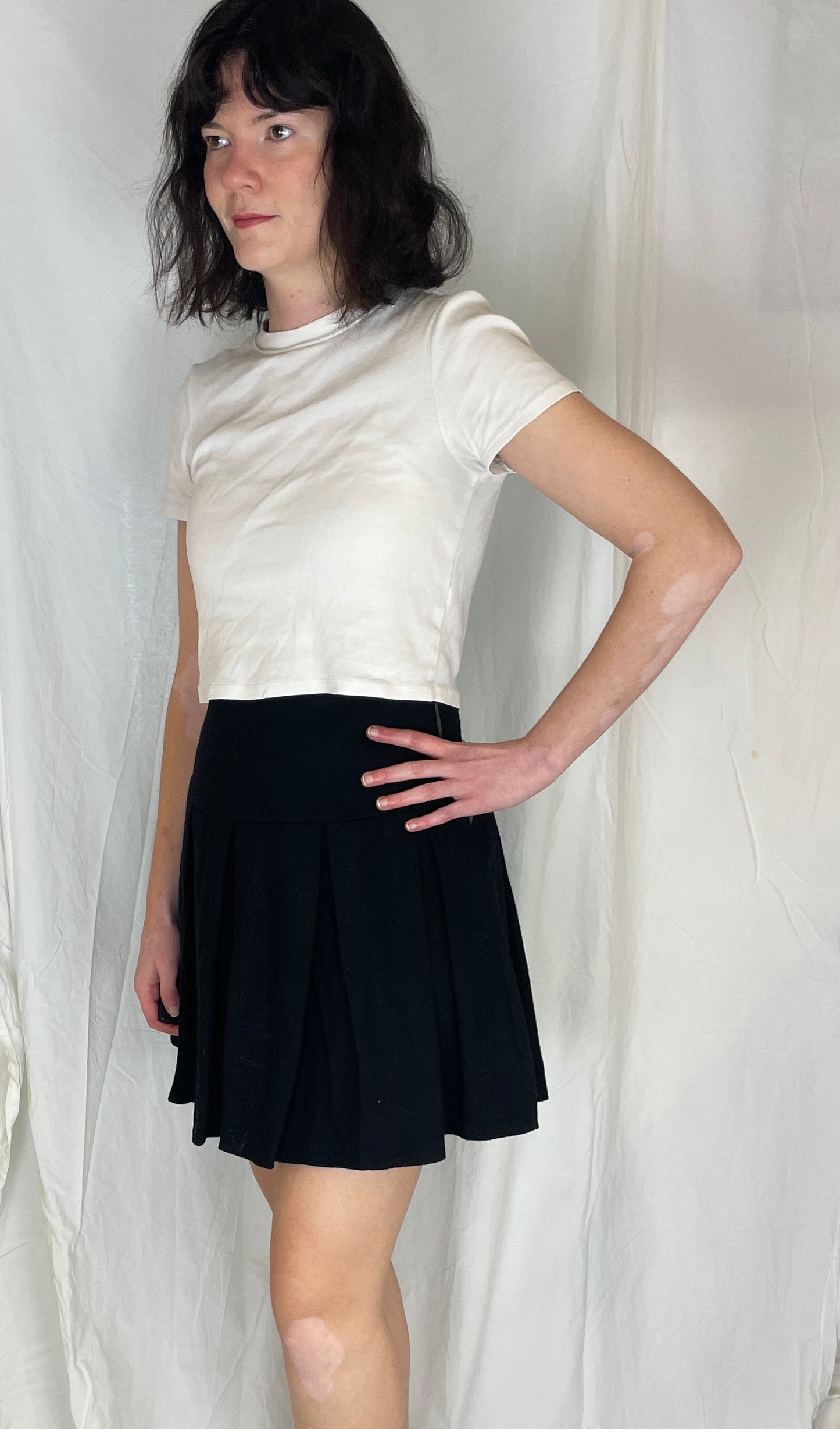 Vintage 90s Black Wool Pleated Mini Skirt - Size 8