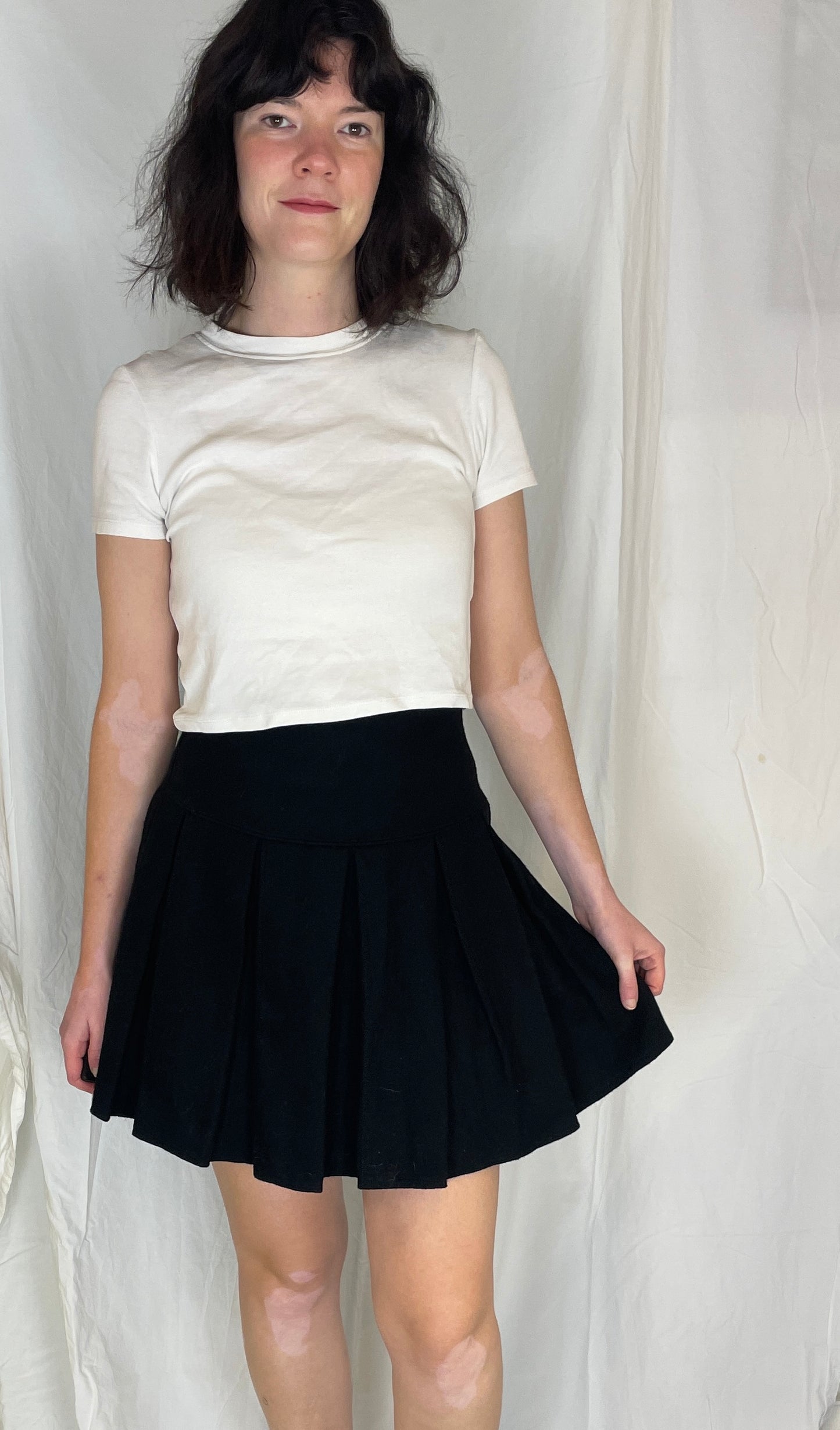 Vintage 90s Black Wool Pleated Mini Skirt - Size 8