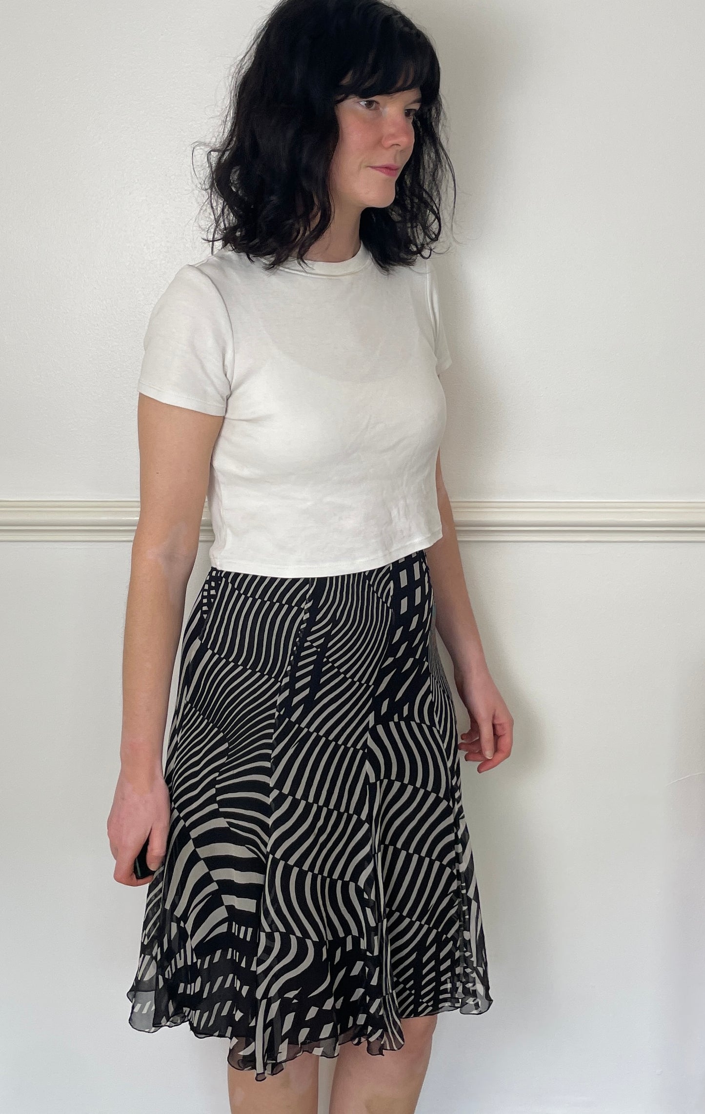 Vintage 90s Black and White Silk Geometric Print Chiffon Midi Skirt - Size 12
