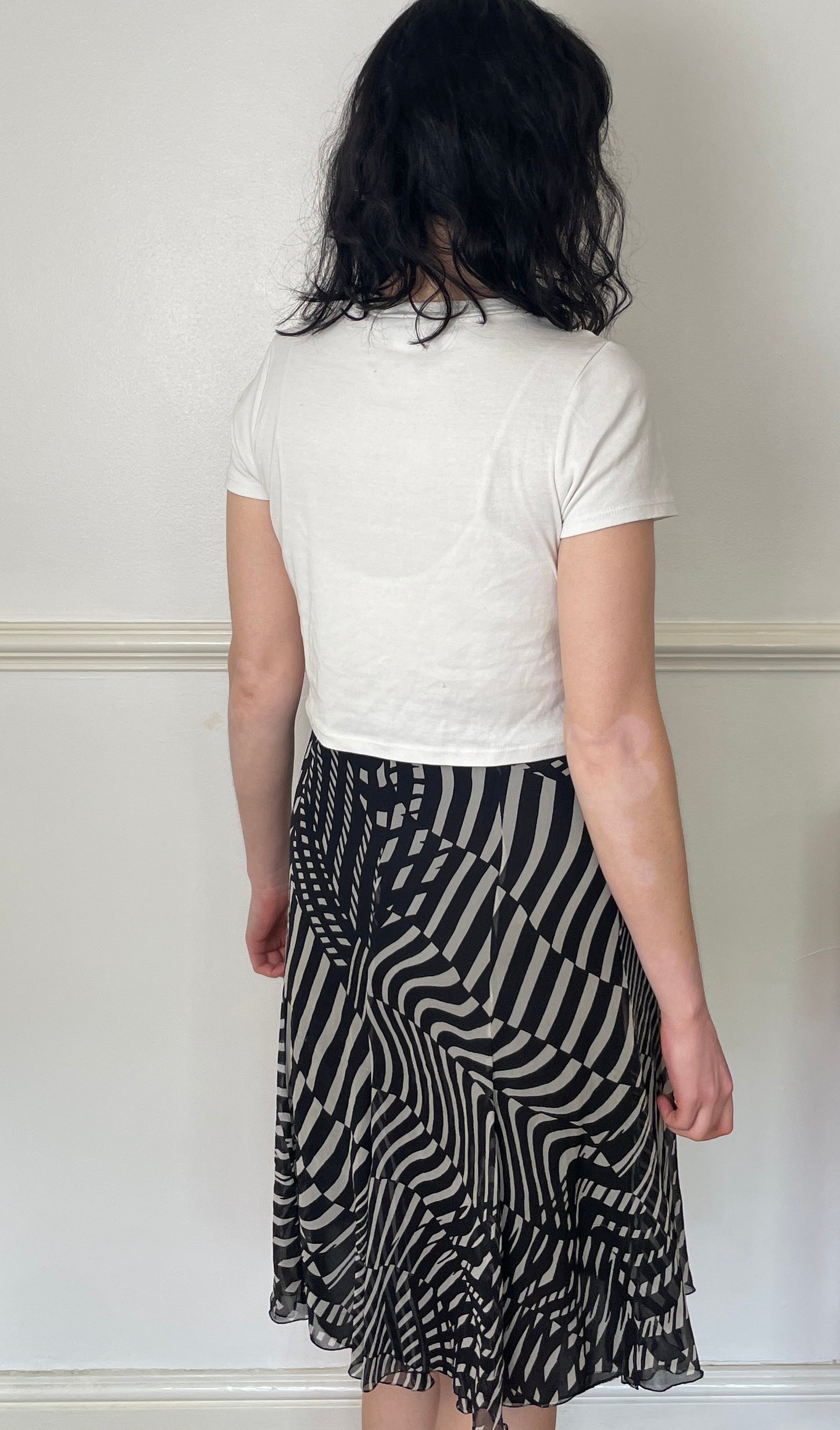 Vintage 90s Black and White Silk Geometric Print Chiffon Midi Skirt - Size 12