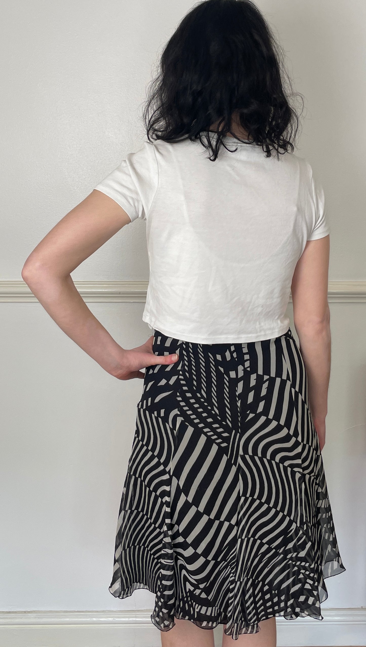 Vintage 90s Black and White Silk Geometric Print Chiffon Midi Skirt - Size 12