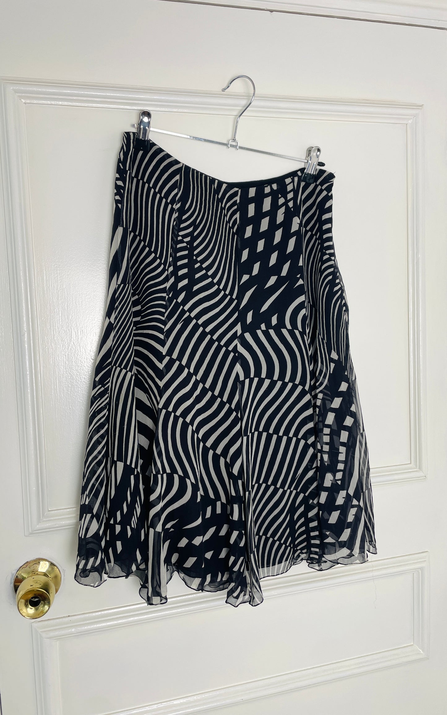 Vintage 90s Black and White Silk Geometric Print Chiffon Midi Skirt - Size 12