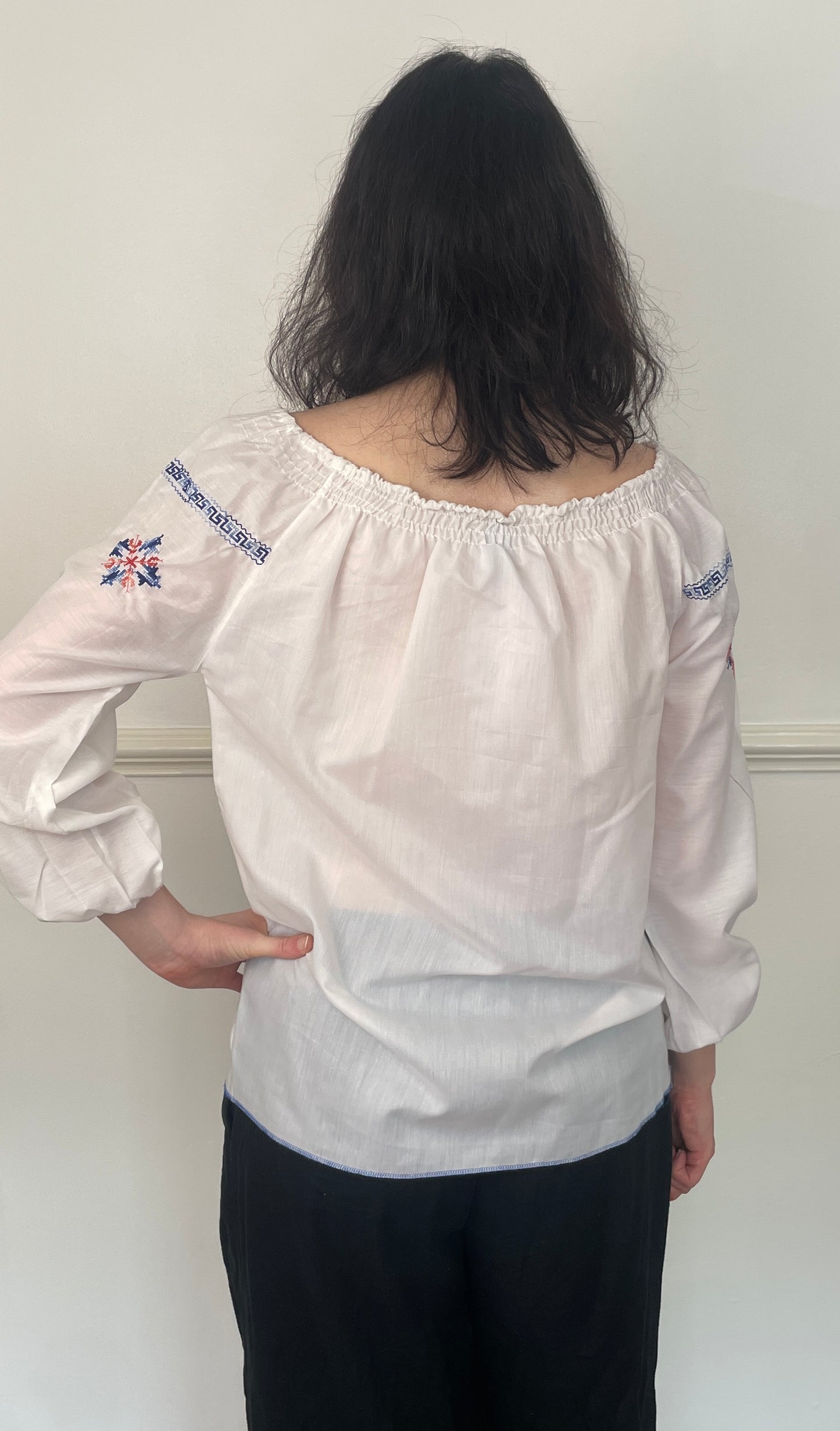 Vintage 90s White Cotton Embroidered Smocked Long Sleeve Top - Size 12