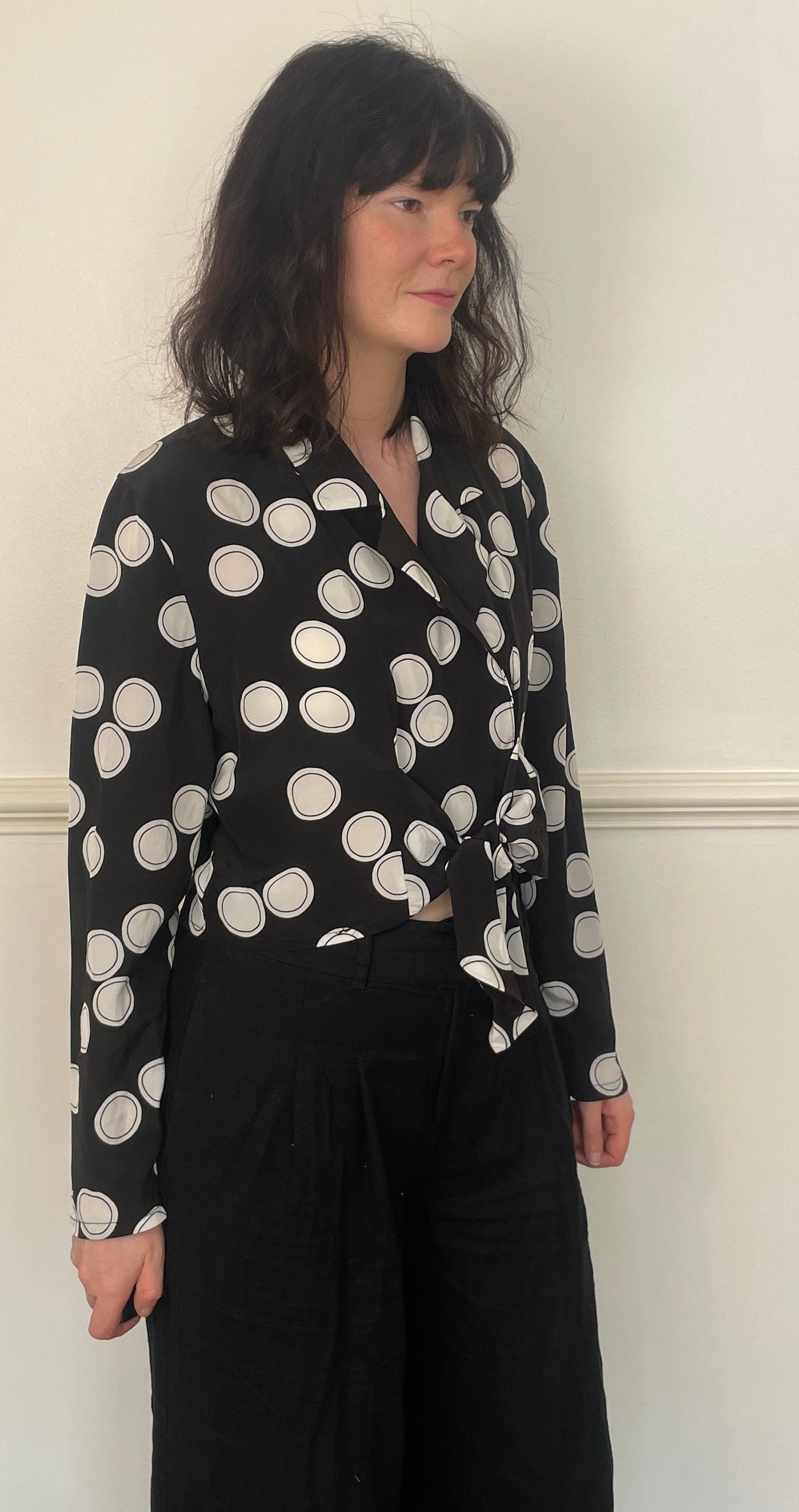 Vintage 90s Black Polka Dot Tie Front Cropped Long Sleeve Blouse - Size 12