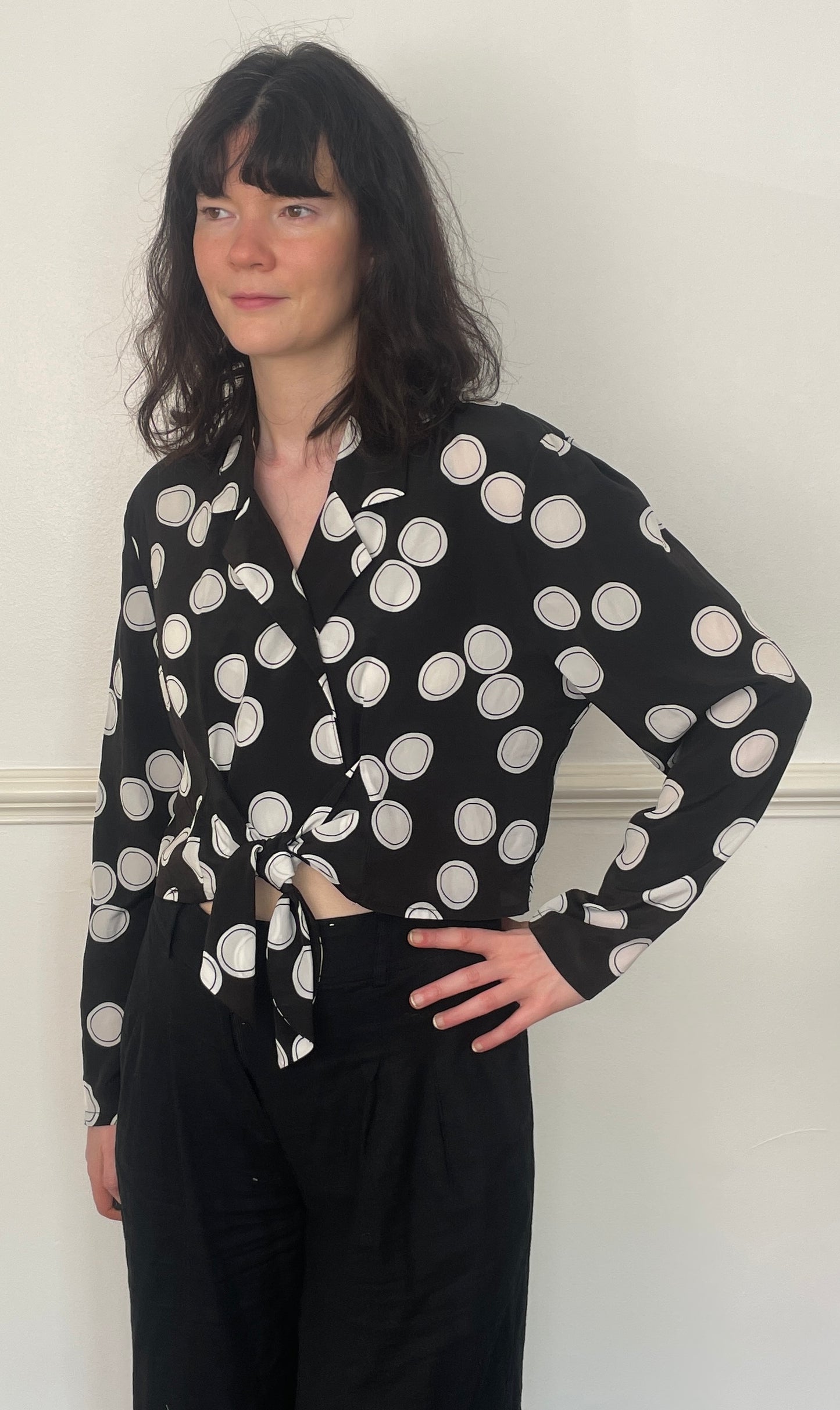 Vintage 90s Black Polka Dot Tie Front Cropped Long Sleeve Blouse - Size 12