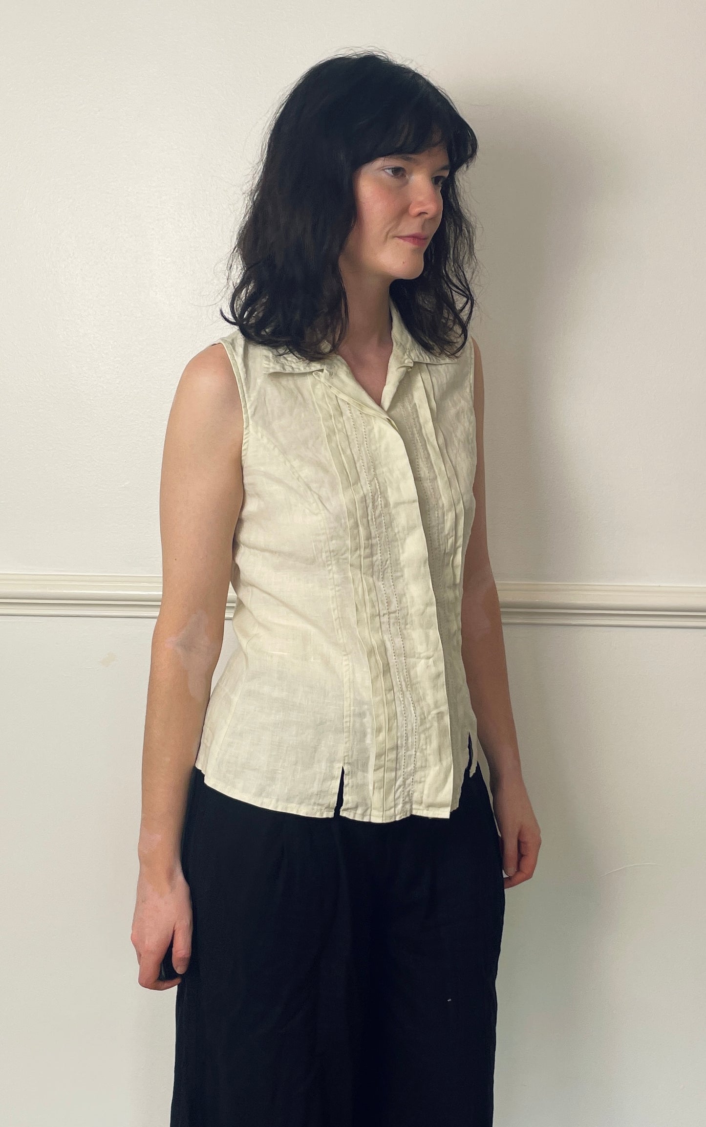 Vintage 90s Beige Pintuck Sleeveless Linen Shirt - Size 10