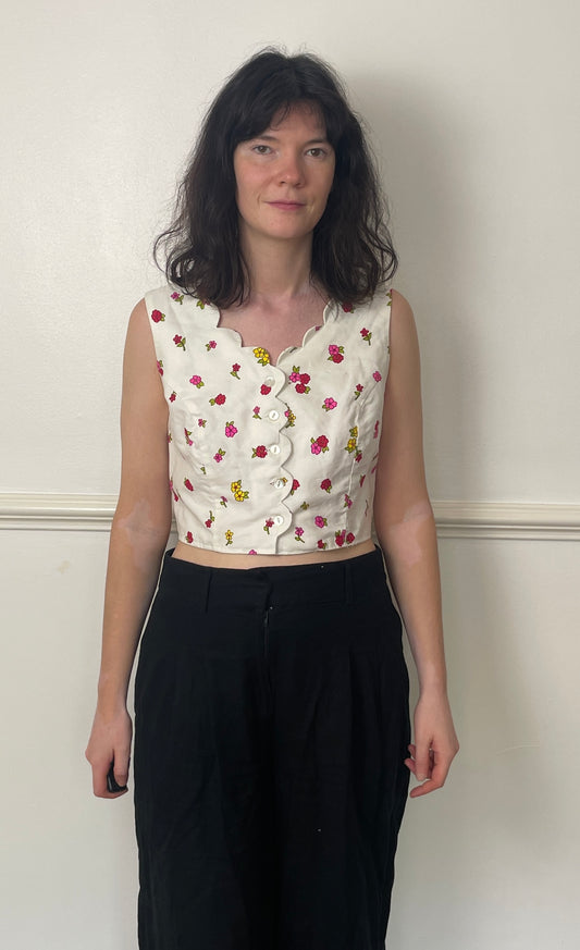 Vintage 90s White Floral Scallop Edge Cropped Waistcoat Top - Size 10