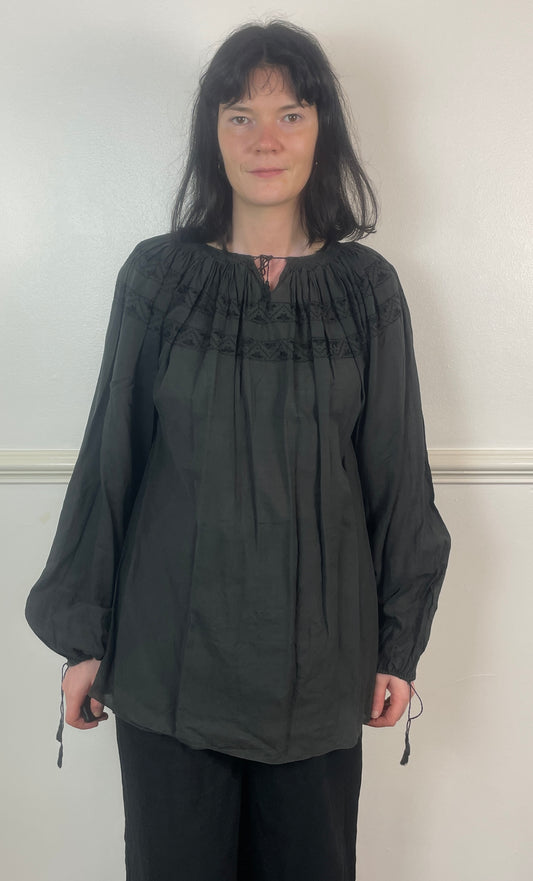 Vintage 90s Black Embroidered Smocked  Long Sleeve Trapeze Top - Size 12