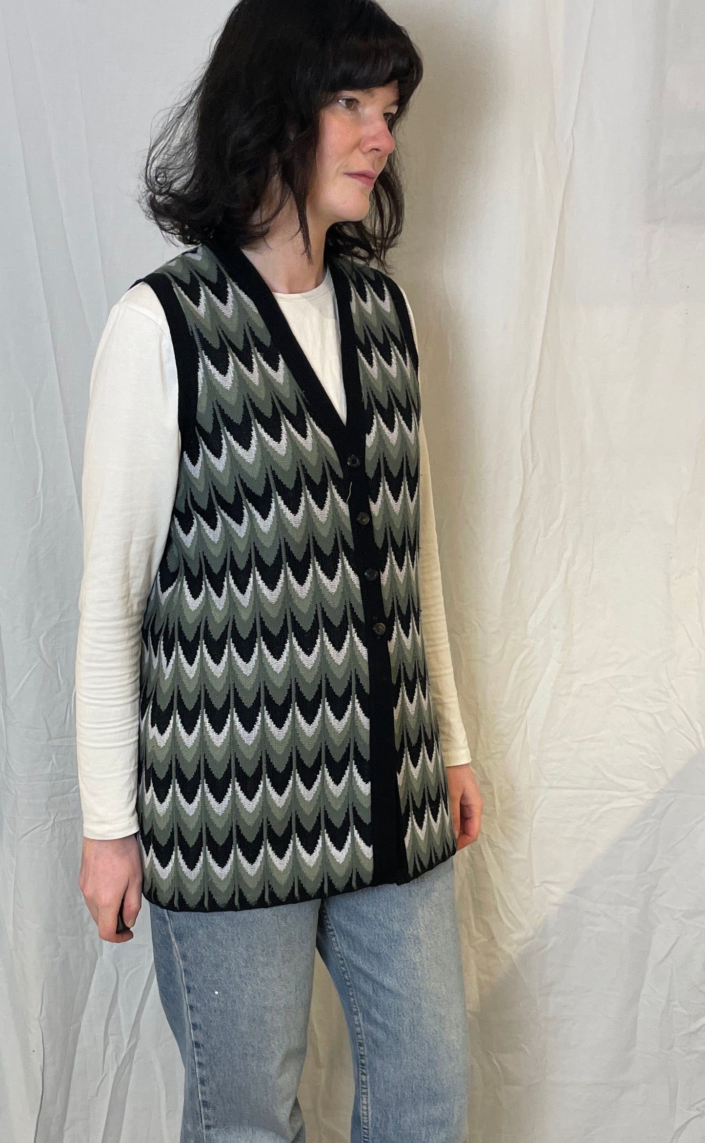 Vintage 70s Black and Grey Chevron Knitted Sleeveless Cardigan - Up To Size 12