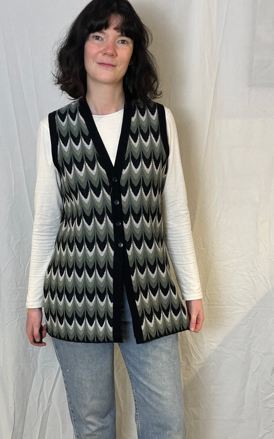 Vintage 70s Black and Grey Chevron Knitted Sleeveless Cardigan - Up To Size 12