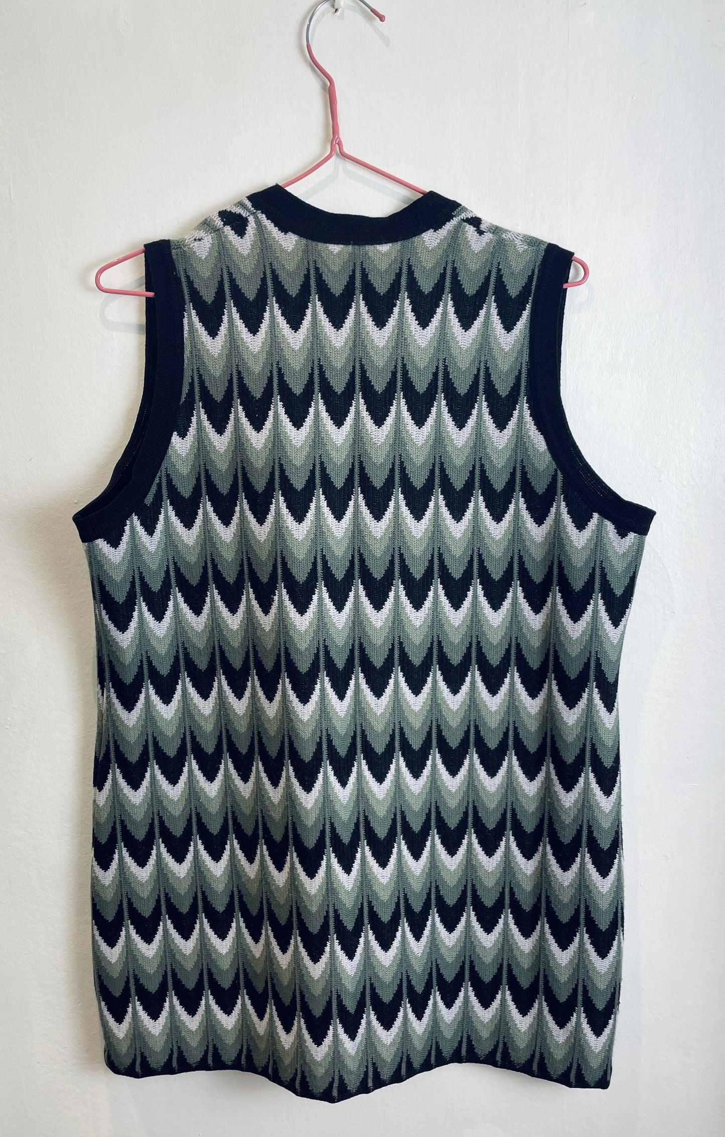 Vintage 70s Black and Grey Chevron Knitted Sleeveless Cardigan - Up To Size 12