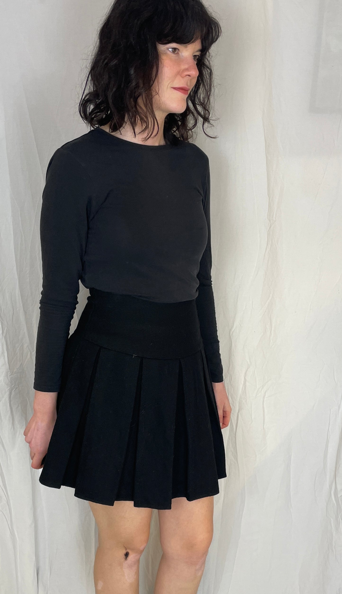 Vintage 90s Black Wool Pleated Mini Skirt - Size 8