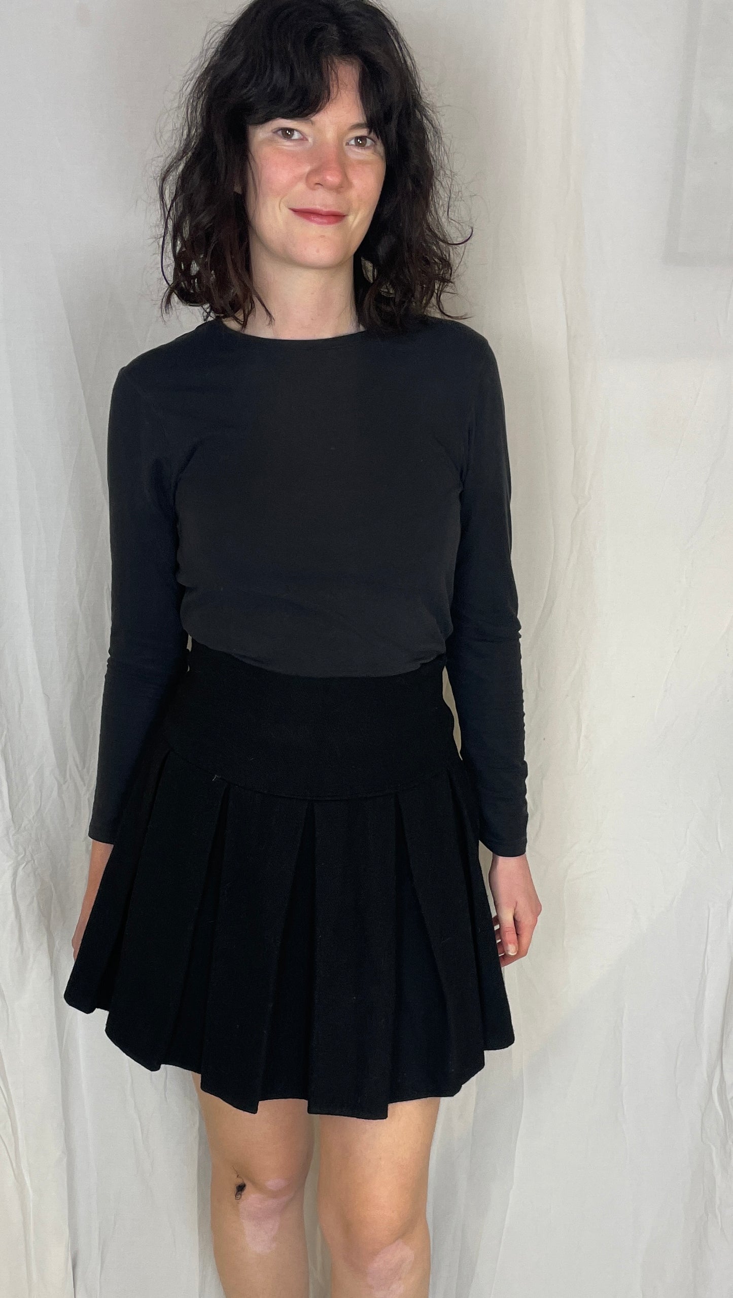 Vintage 90s Black Wool Pleated Mini Skirt - Size 8