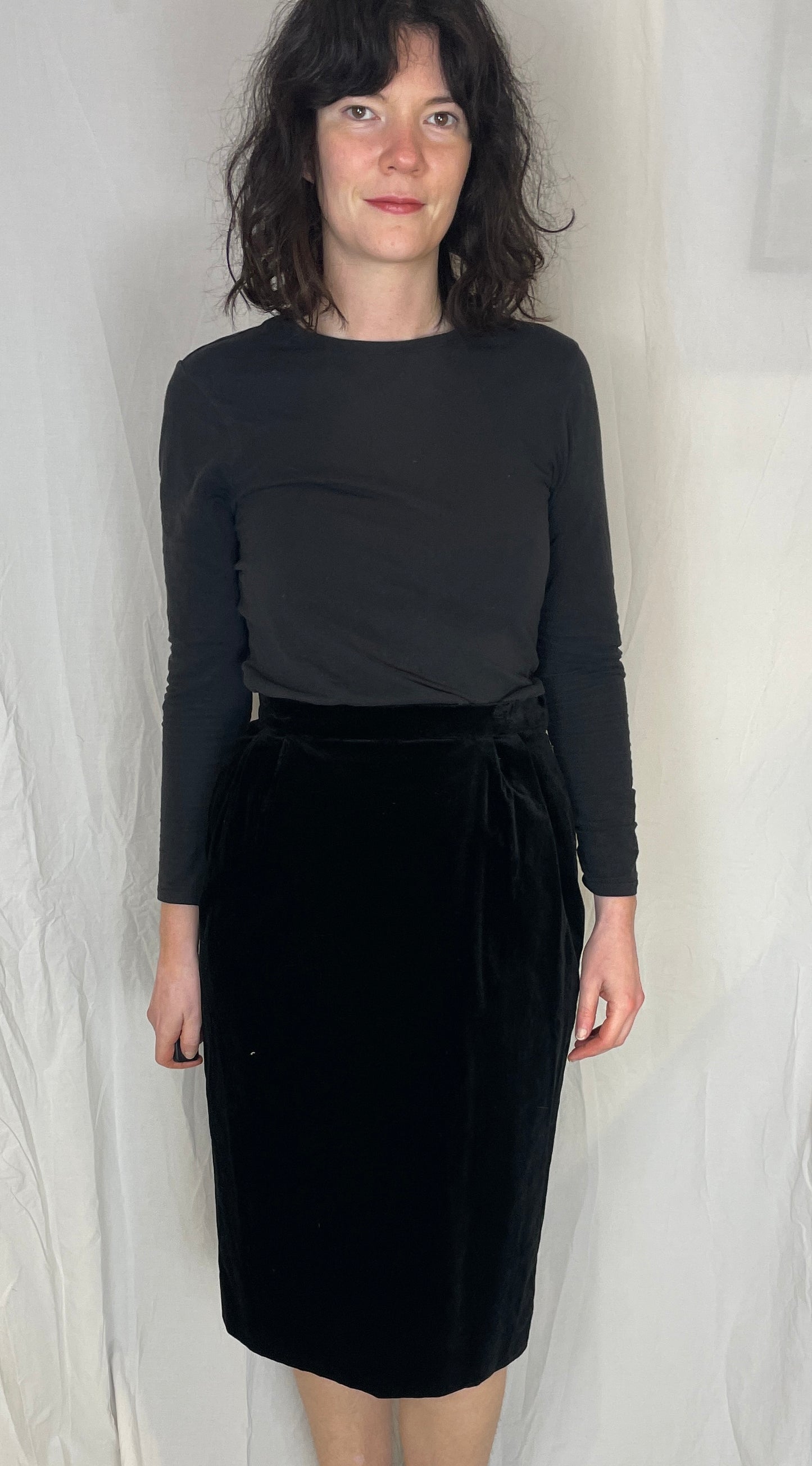 Vintage 90s Black Pleat Front Cotton Velvet Midi Skirt - Size 10