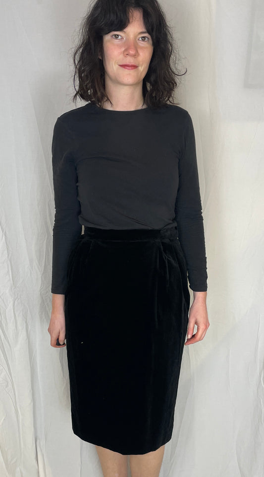 Vintage 90s Black Pleat Front Cotton Velvet Midi Skirt - Size 10