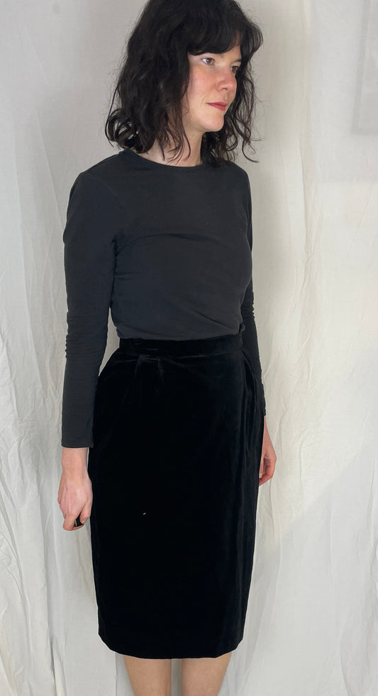 Vintage 90s Black Pleat Front Cotton Velvet Midi Skirt - Size 10