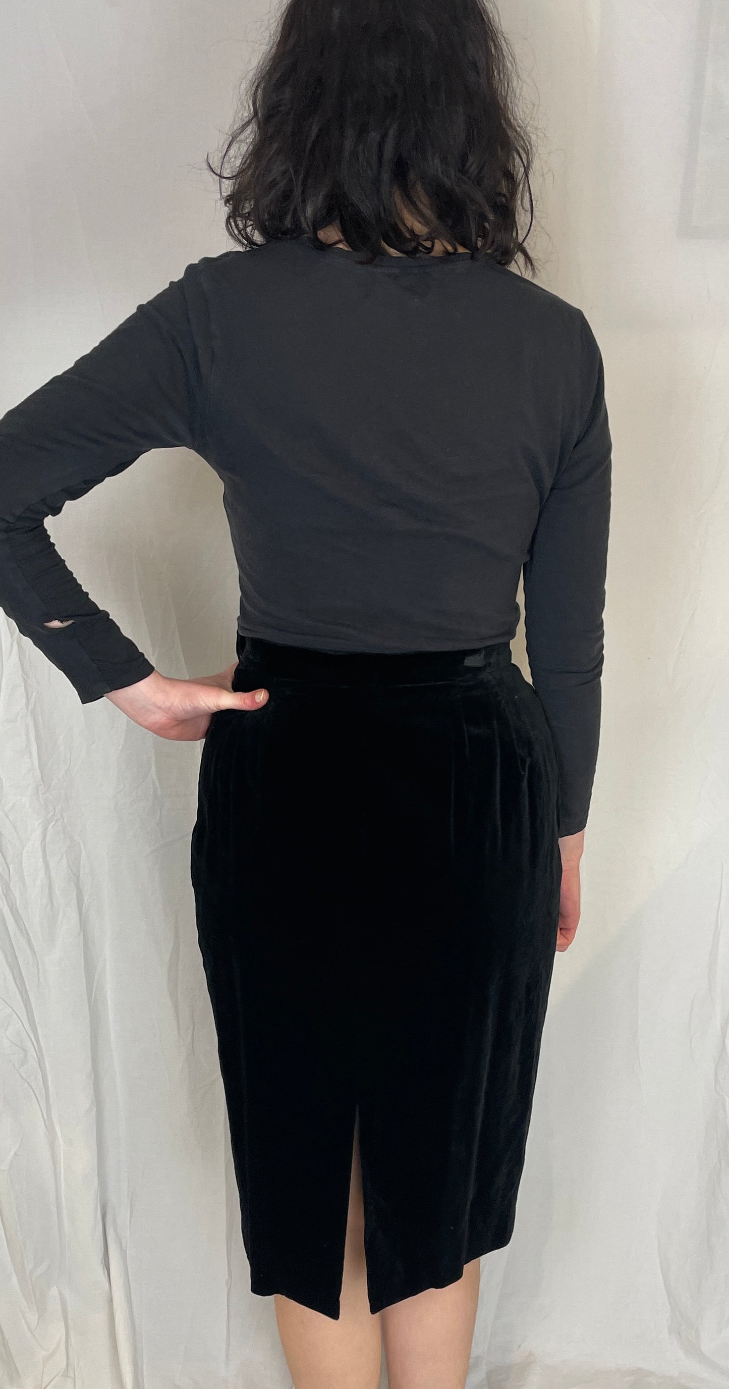 Vintage 90s Black Pleat Front Cotton Velvet Midi Skirt - Size 10