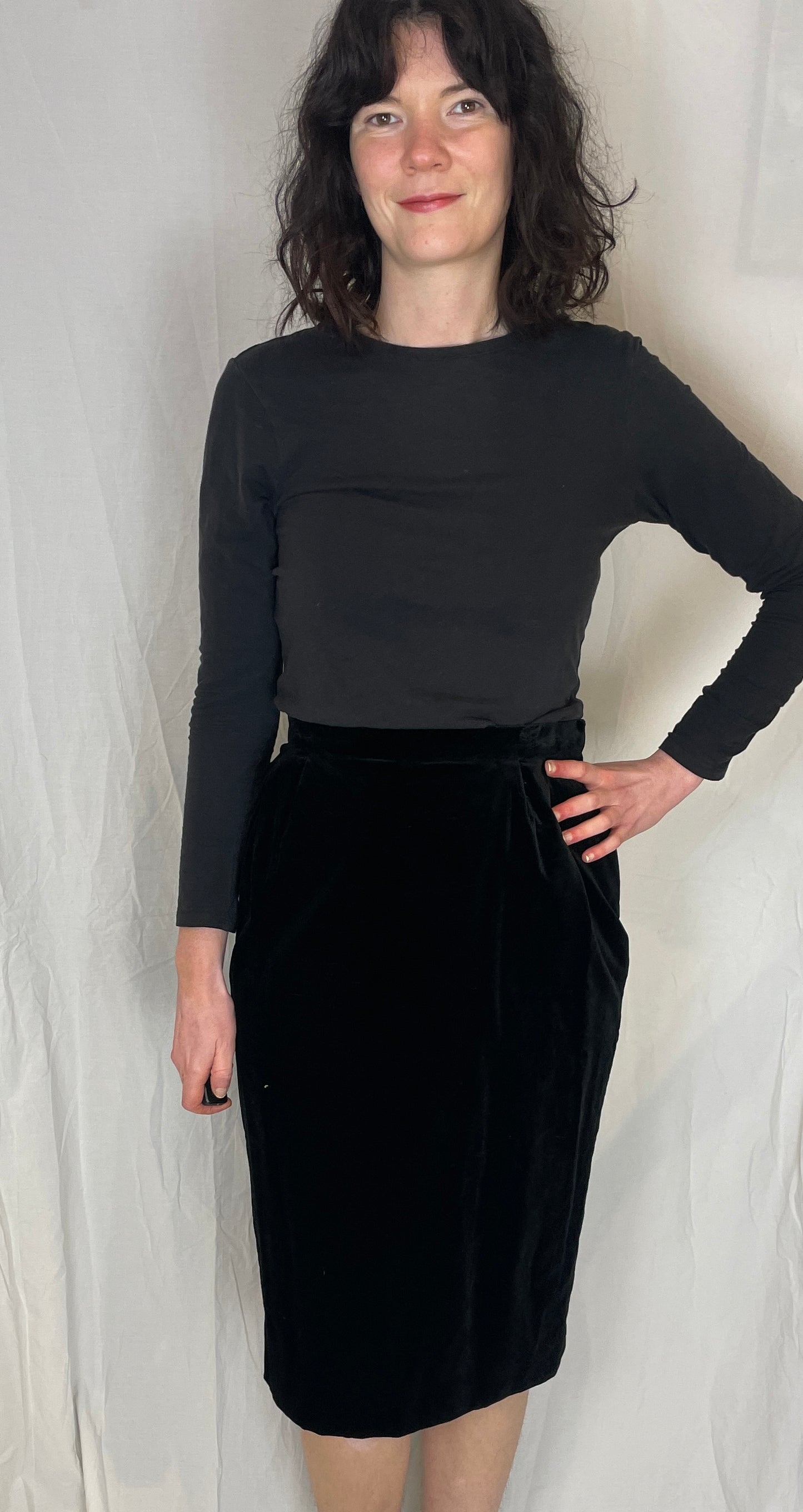 Vintage 90s Black Pleat Front Cotton Velvet Midi Skirt - Size 10