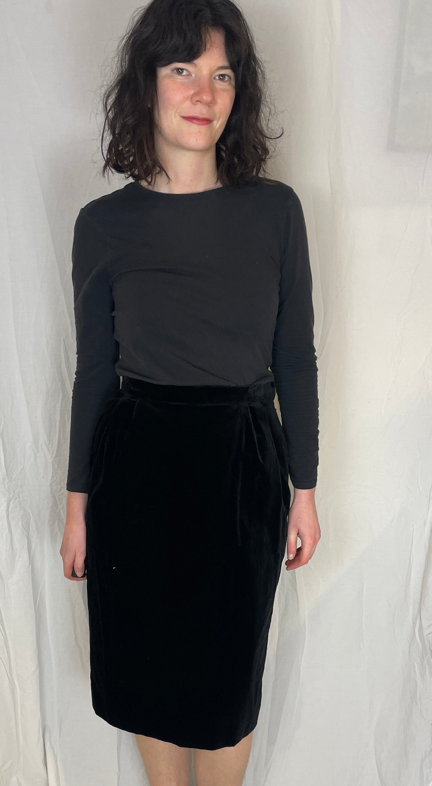 Vintage 90s Black Pleat Front Cotton Velvet Midi Skirt - Size 10