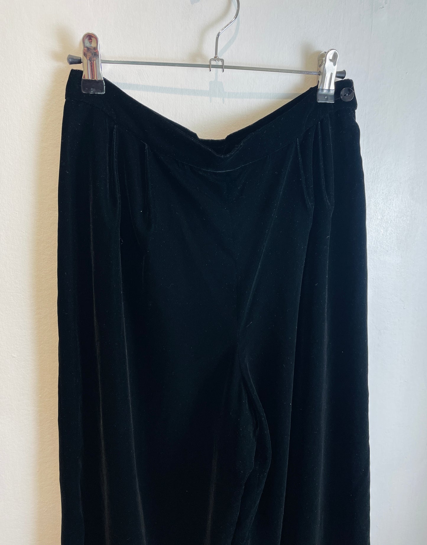 Vintage Black Velvet Pleat Front Straight Leg Trousers - Size 8