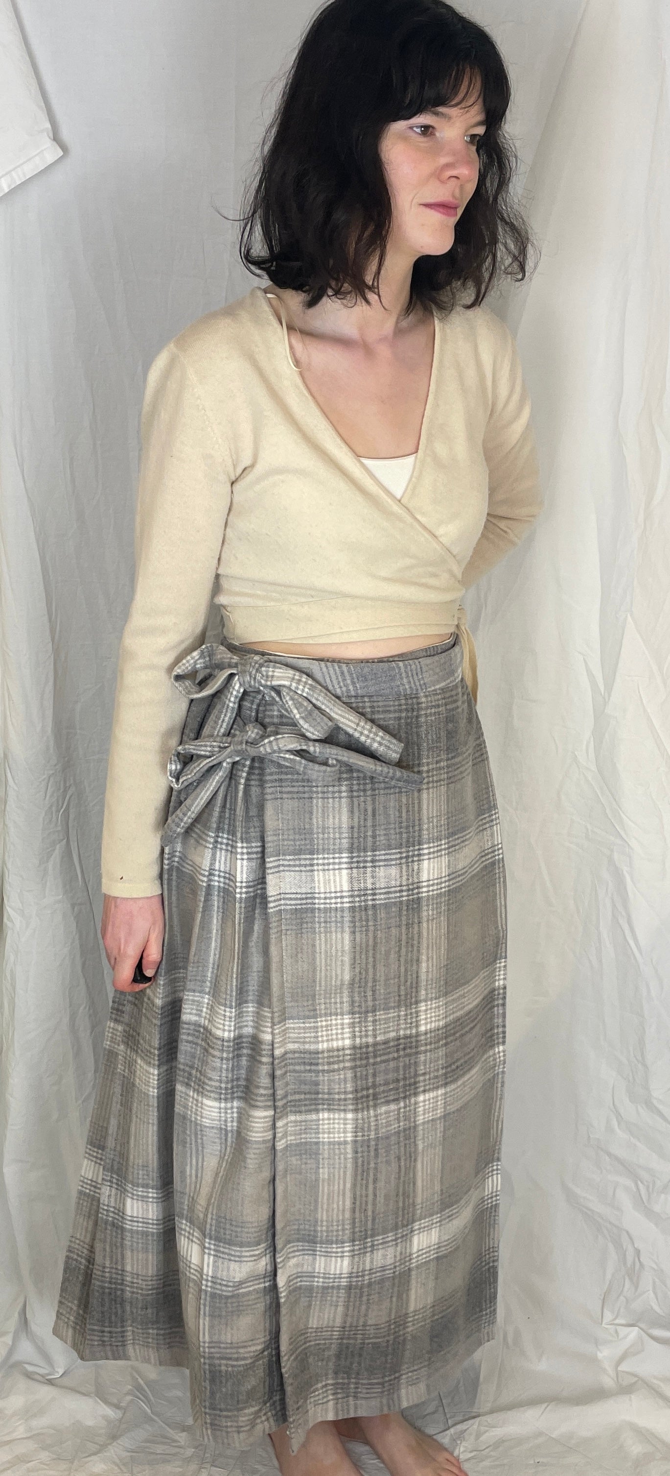 Bonnie Handmade White and Grey Wool Blend Checked Pleated Wrap Maxi Skirt - Size 14 and 16