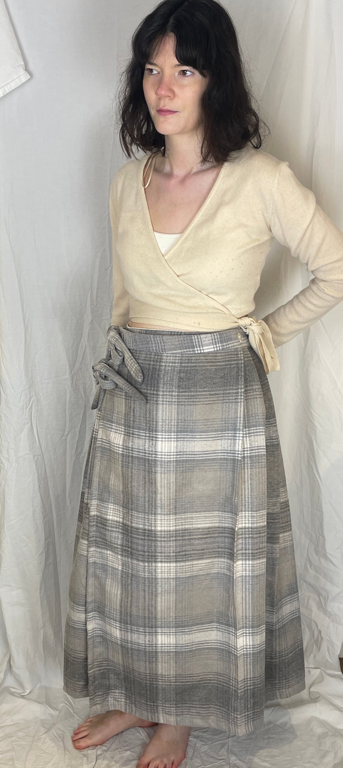 Bonnie Handmade White and Grey Wool Blend Checked Pleated Wrap Maxi Skirt - Size 14 and 16