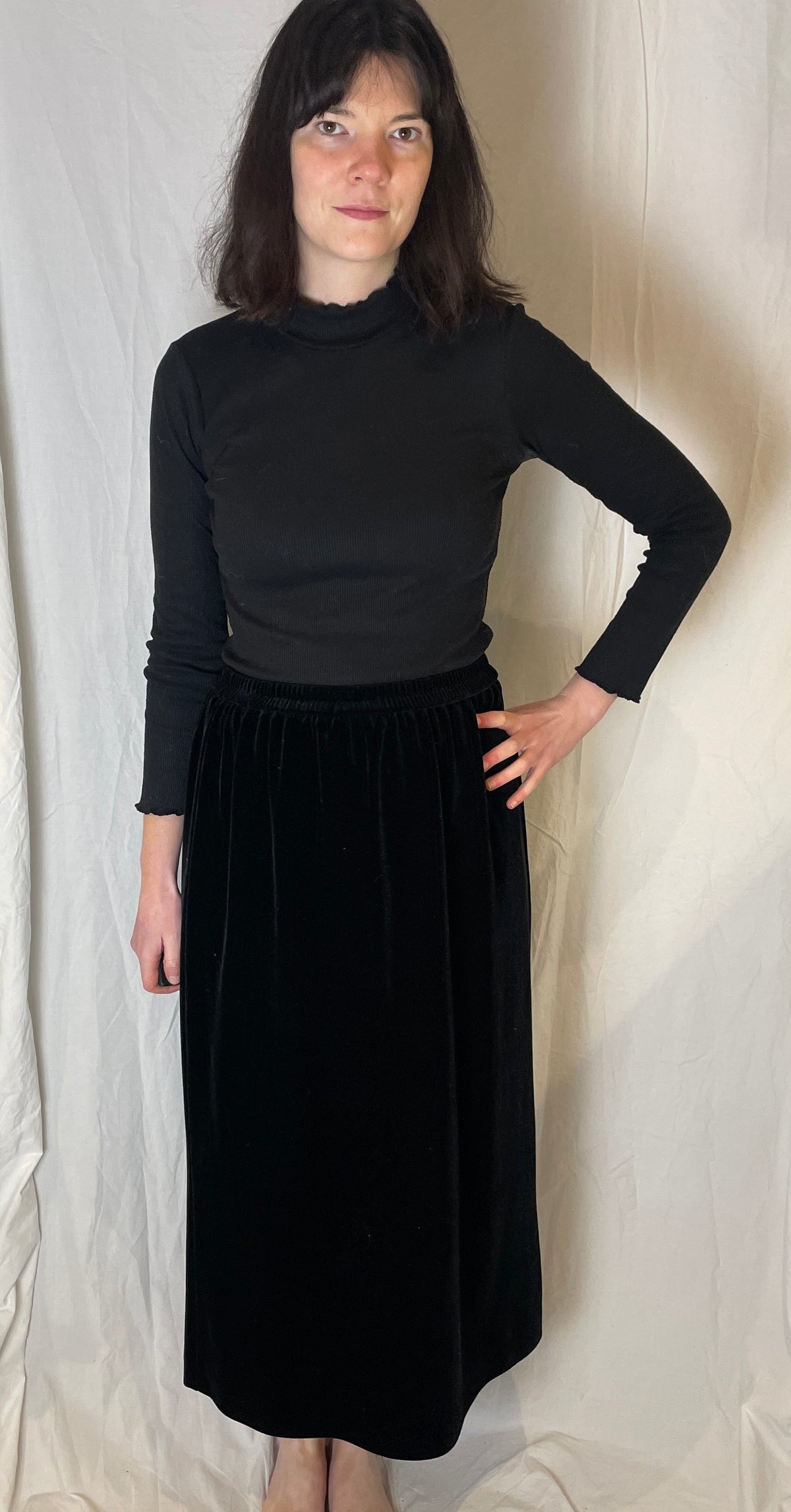 Vintage 90s Black Elastic Waist Velvet Maxi Skirt - Size 14
