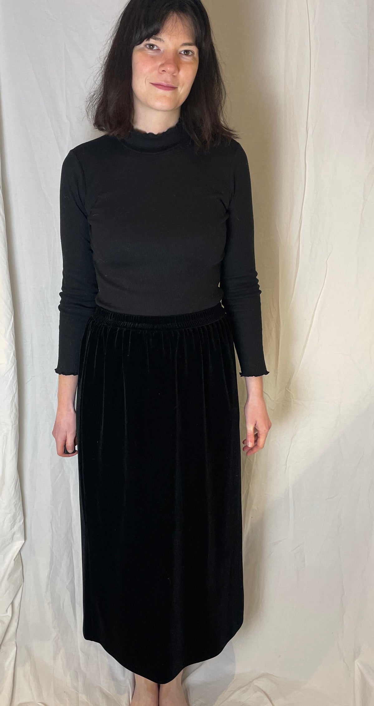 Vintage 90s Black Elastic Waist Velvet Maxi Skirt - Size 14