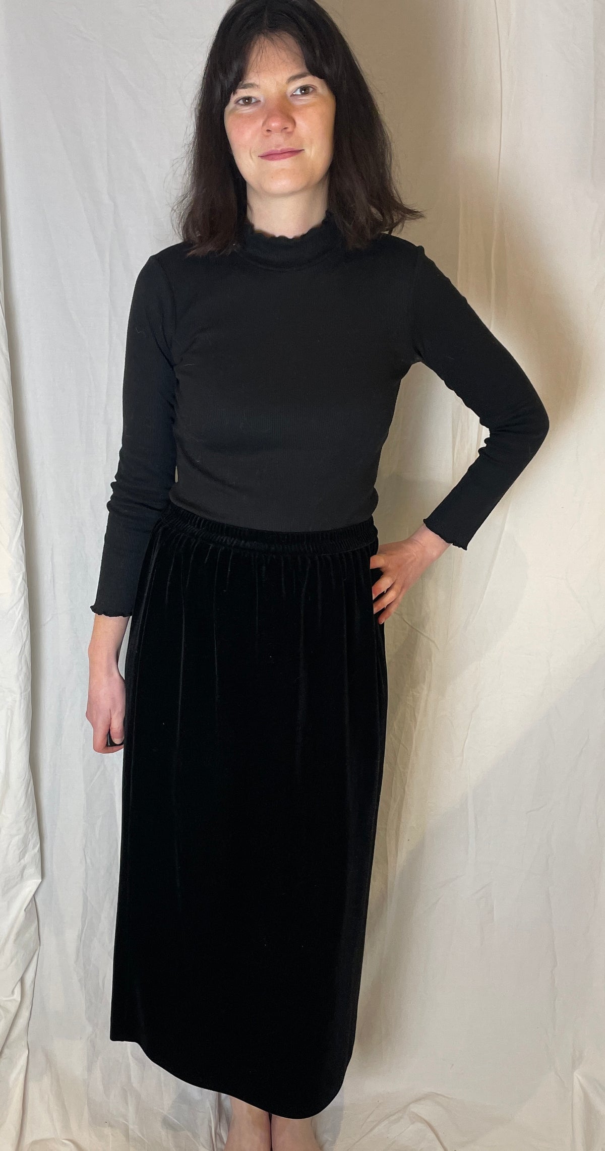 Vintage 90s Black Elastic Waist Velvet Maxi Skirt - Size 14